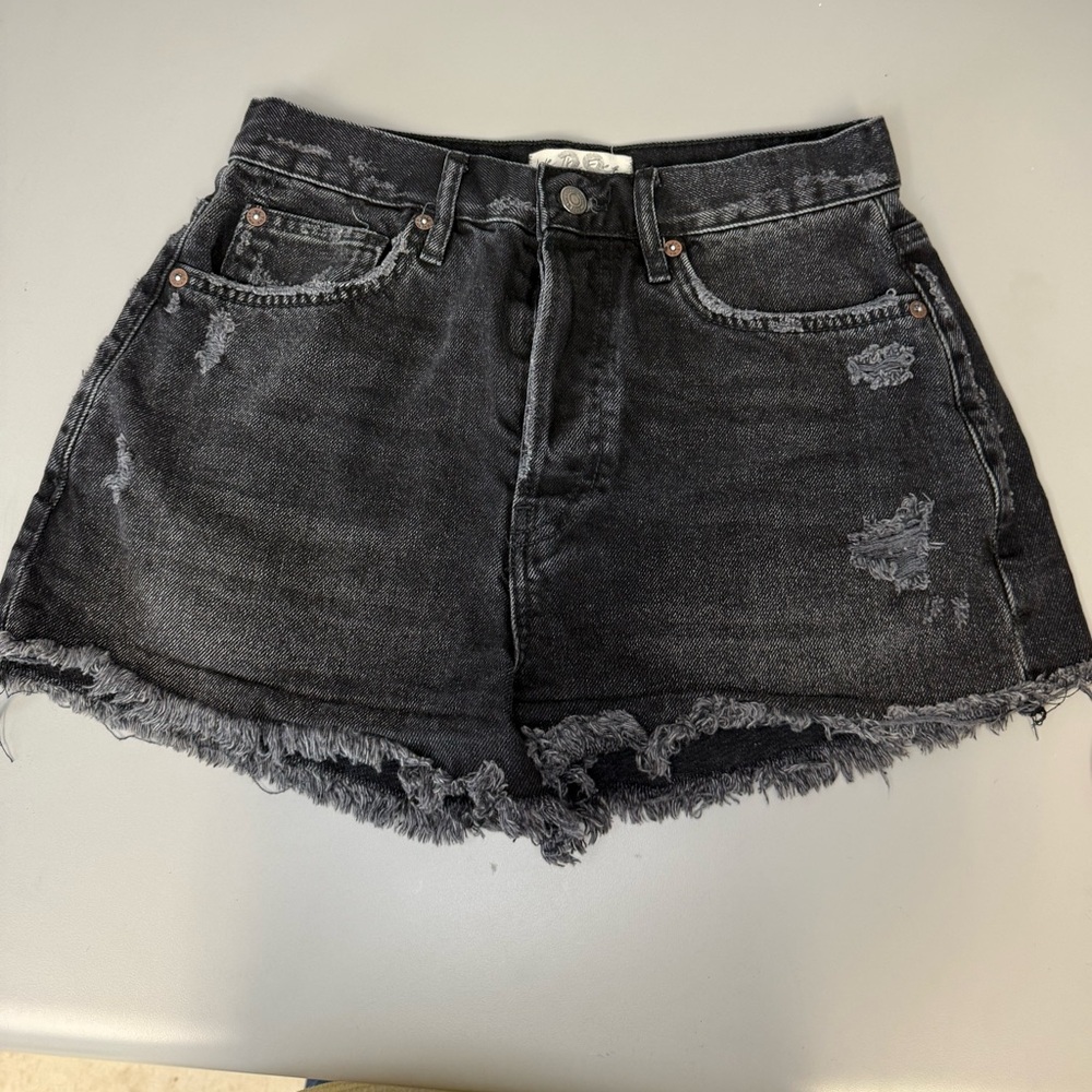 We the Free Women’s Size‎ 28 black denim cheeky cutoff buttonfly shorts